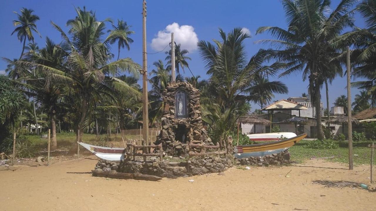 Oyo 459 Barasti Beach Resort Kalutara Exterior photo